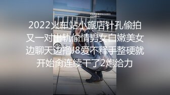 【新片速遞】 黑客破解网络摄像头偷拍❤️豪宅里的的富姐晚上散步回来被老公沙发草到地板