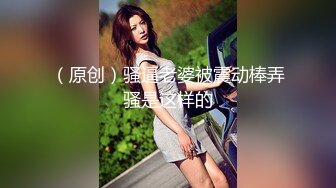 靓女服装店逛街男友在旁敢穿超短裙骚丁前后CD 制服JK学生妹展会做兼职粉色蕾丝内内发现镜头