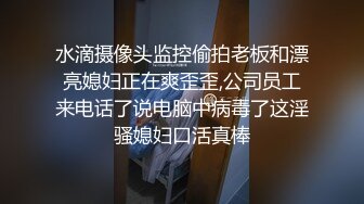 小情侣观光旅游大巴车上饥渴坏了，趁游客们都下车了，脱下裤子直接插入小穴，真尼玛刺激 大胆！