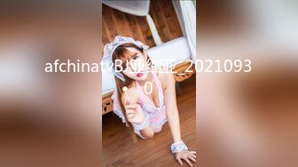  夜里寂寞难耐约娇小玲珑白皙小美女，握住肉棒就深深吞吐揉捏滋滋销魂