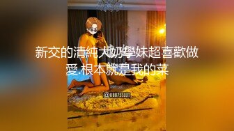 商场女厕全景偷拍穿着连体衣的美女是怎么尿尿的