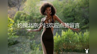 高颜值网红美女！大奶子夹着水晶棒，非常淫骚，假屌深插骚穴，单腿黑丝美足诱惑